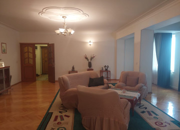 Yasamal rayonu Nizami mst yax-da 6-ci paralel deyilən