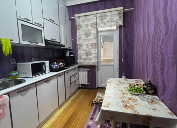 Xırdalan şəhəri,tam mərkəzdə,Köhnə bazar tərəfdə yerləşən