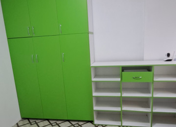 3500 manata aptek mebeli satılır.Şəkildə bir az yarımçəq