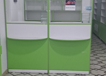 3500 manata aptek mebeli satılır.Şəkildə bir az yarımçəq