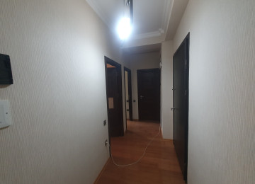 Xırdalan şəhərinin mərkəzində, qanuni 2 otaqlı 62 m2 sahəsi