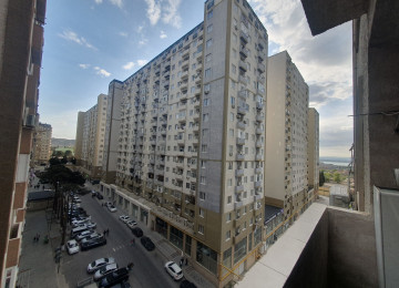 Xırdalan şəhərinin mərkəzində, qanuni 2 otaqlı 62 m2 sahəsi