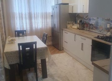 KUPÇALI ÇIXARIŞLI BİNA. ƏŞYALI SATILIR QAZLI KUPÇALI LİFTLİ