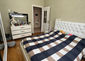 Xırdalan şəhəri,mərkəzdə,Köhnə bazarla üzbəüz