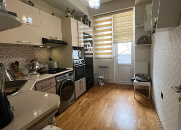 Xırdalan şəhəri,mərkəzdə,Köhnə bazarla üzbəüz