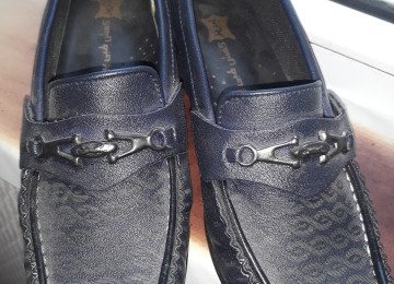 Orta yaşlı xanım üçün ayaqqabı Xanım üçün İran ayaqqabısı.