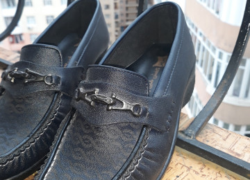 Orta yaşlı xanım üçün ayaqqabı Xanım üçün İran ayaqqabısı.