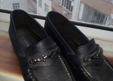 Orta yaşlı xanım üçün ayaqqabı Xanım üçün İran ayaqqabısı.