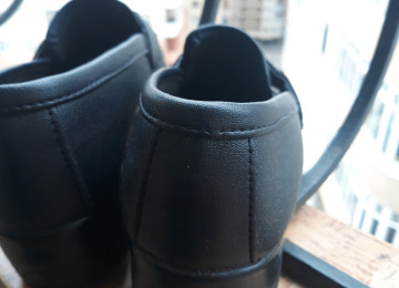 Orta yaşlı xanım üçün ayaqqabı Xanım üçün İran ayaqqabısı.