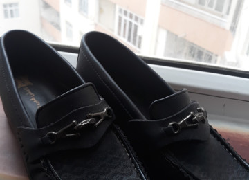 Orta yaşlı xanım üçün ayaqqabı Xanım üçün İran ayaqqabısı.