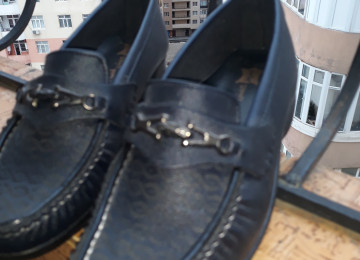 Orta yaşlı xanım üçün ayaqqabı Xanım üçün İran ayaqqabısı.