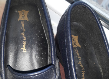 Orta yaşlı xanım üçün ayaqqabı Xanım üçün İran ayaqqabısı.