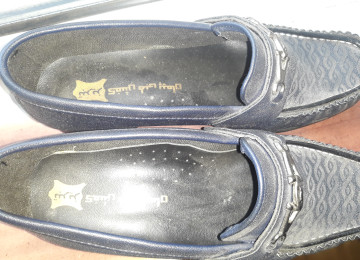 Orta yaşlı xanım üçün ayaqqabı Xanım üçün İran ayaqqabısı.