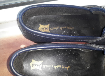 Orta yaşlı xanım üçün ayaqqabı Xanım üçün İran ayaqqabısı.