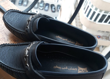 Orta yaşlı xanım üçün ayaqqabı Xanım üçün İran ayaqqabısı.