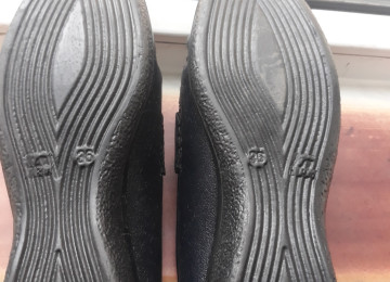 Orta yaşlı xanım üçün ayaqqabı Xanım üçün İran ayaqqabısı.