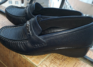 Orta yaşlı xanım üçün ayaqqabı Xanım üçün İran ayaqqabısı.