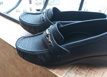 Orta yaşlı xanım üçün ayaqqabı Xanım üçün İran ayaqqabısı.