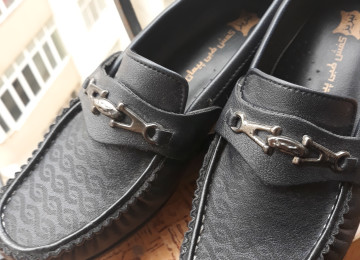 Orta yaşlı xanım üçün ayaqqabı Xanım üçün İran ayaqqabısı.