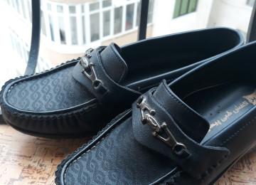 Orta yaşlı xanım üçün ayaqqabı Xanım üçün İran ayaqqabısı.