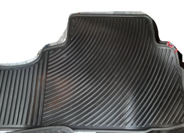 Hyundai Santafe “2013-2017” salon ayaqaltı rezinləri.