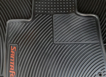 Hyundai Santafe “2013-2017” salon ayaqaltı rezinləri.