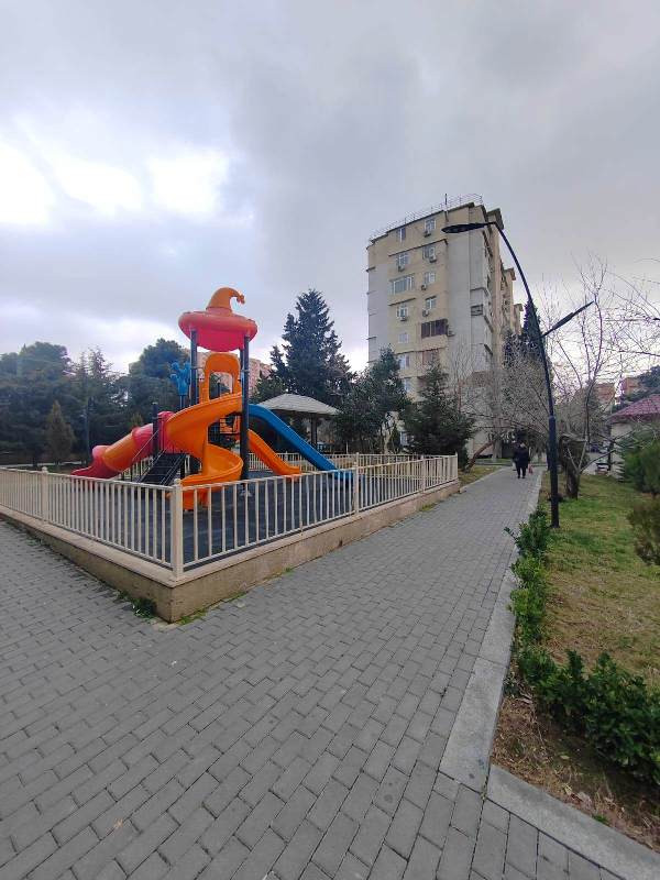 Əhmədli metrosuna ayxin 3 otaq menzil Xətai rayonu Əhmədli metrosuna 7-8 dəqiqəlik məsafədə,İSLAM