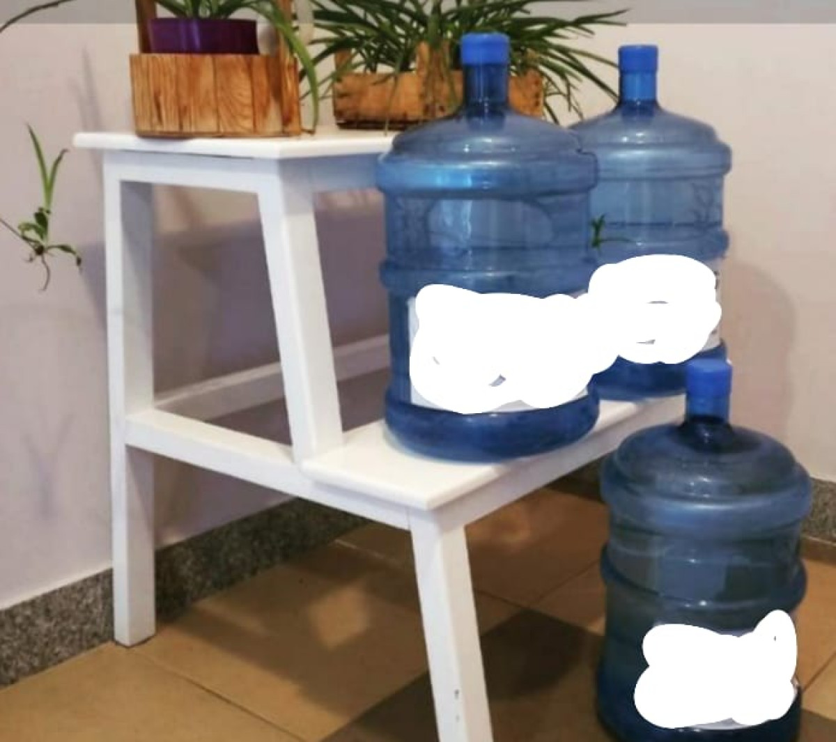 Bidon polikarbonat 19 lt bidonlar biri 10 azn satılır. 8 ədəd var. Ünvan Y.