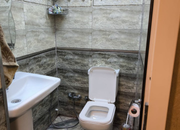 Ali Hərbi məktəb yaxınlığında 3 otaqlı tam təmirli mənzil