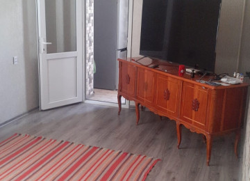 Qaraçuxurda 2 otaqlı mənzil Lahiyə: - Leninqrad Mərtəbə: -