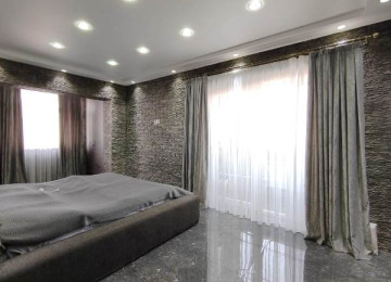 Xətai rayonu Venesiya sarayinin yani, Neapol dairəsinə