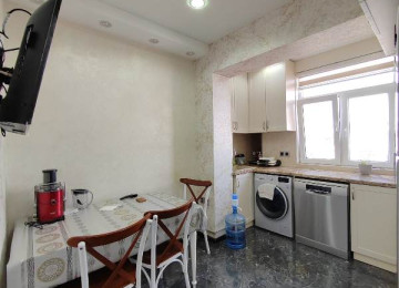 Xətai rayonu Venesiya sarayinin yani, Neapol dairəsinə