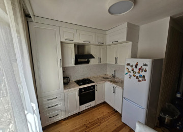 Yeni Günəşlidə 5 otaqlı tam əşyalı mənzil Lahiyə: -