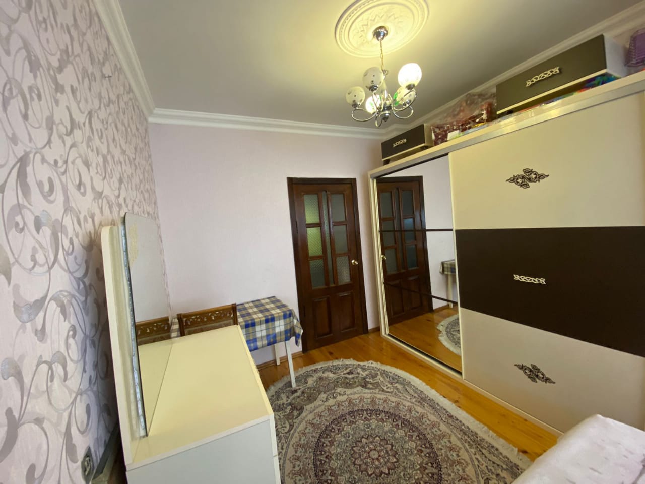 Yeni Günəşli AB Massivində, 3 otaqlı mənzil Lahiyə: - Kiev