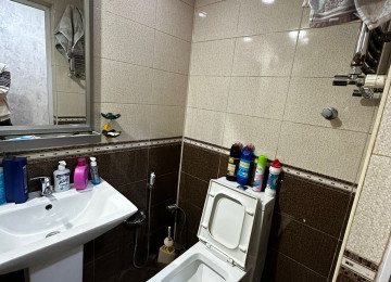 Bakıxanovda Tam təmirli əşyalı 2 otaqlı mənzil Lahiyə: -