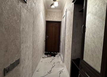 Bakıxanovda Tam təmirli əşyalı 2 otaqlı mənzil Lahiyə: -