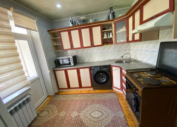 Yeni Günəşli AB Massivində, 3 otaqlı mənzil Lahiyə: - Kiev