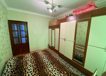 Yeni Günəşli AB Massivində, 3 otaqlı mənzil Lahiyə: - Kiev