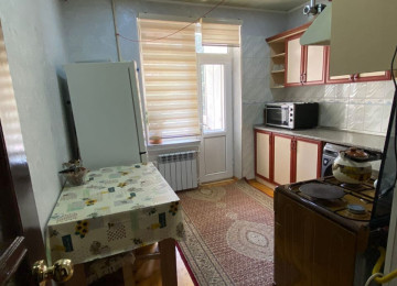 Yeni Günəşli AB Massivində, 3 otaqlı mənzil Lahiyə: - Kiev