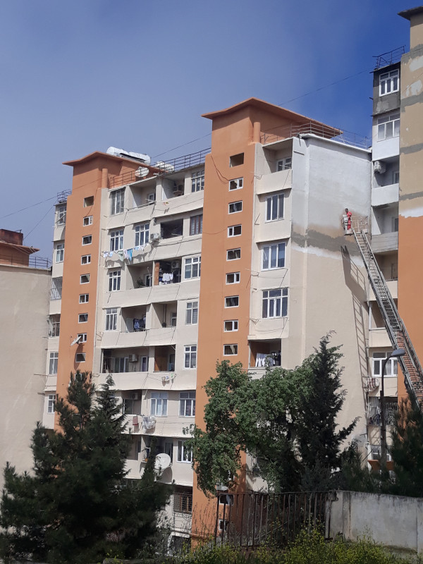 3 otaqli leninqrad 9/6 orta blok. 90m2 Qanuni...3 otaqli Leninqrad, 9/6 orta blok, orta menzil,