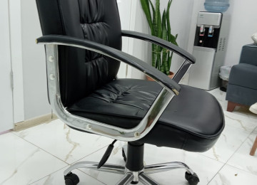 İkinci əl əşyalar mebeller satılır. Kurs, bağça, ofis