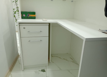 İkinci əl əşyalar mebeller satılır. Kurs, bağça, ofis