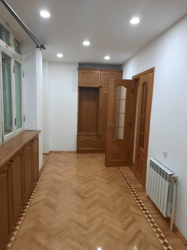Ə.Naxçıvani küçəsində super mənzil kirayə Əcəmi Naxçıvani küçəsində Leninqrad layihəli mənzil, 9/1. 3