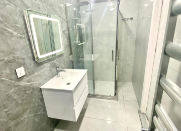 28 Mayda 2 otaqlı Əla Təmirli mənzil Lahiyə: - Yeni Tikili