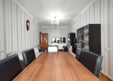 Köhnə Günəşlidə 3 otaqlı Təmirli mənzil Lahiyə: - Leninqrad