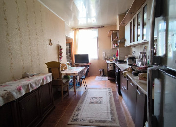 Gənclikdə 4 otaqlı Təmirli mənzil Lahiyə: - Yeni tikili