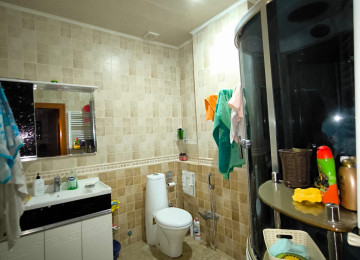 Gənclikdə 4 otaqlı Təmirli mənzil Lahiyə: - Yeni tikili