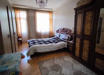 Gənclikdə 4 otaqlı Təmirli mənzil Lahiyə: - Yeni tikili