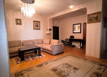 Gənclikdə 4 otaqlı Təmirli mənzil Lahiyə: - Yeni tikili