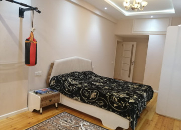 Memar Əcəmi metrosu yaxınlığında 3 otaqlı, Əşyalı, Əla